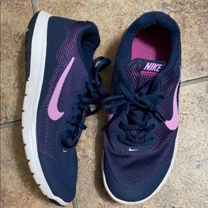 Nike tennis shoes